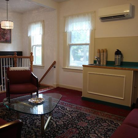 A Friendly Inn At Harvard Кембридж Экстерьер фото